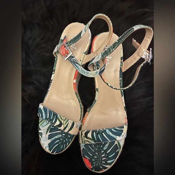 SOLD Espadrille Sandal Charles David Espadrille Platform Jute Sandal Palm Motif - Picture 6 of 9